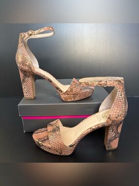 NIB Vince Camuto Sathina Faux Snakeskin Penny Leather Sandals Women’s Size 9.5